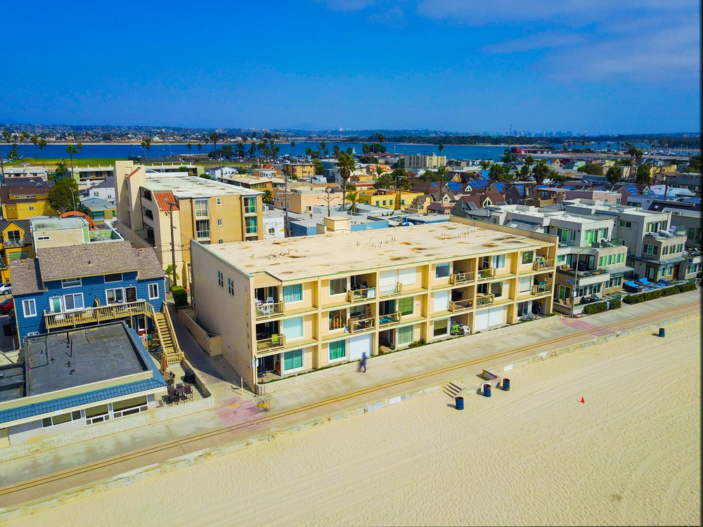 Virtual tour photo 10 of 28 for 3755 Ocean Front Walk