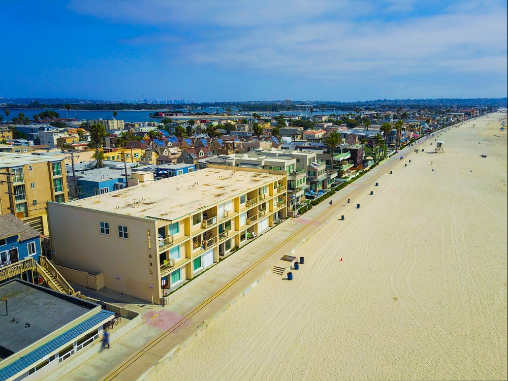 Virtual tour photo 11 of 28 for 3755 Ocean Front Walk