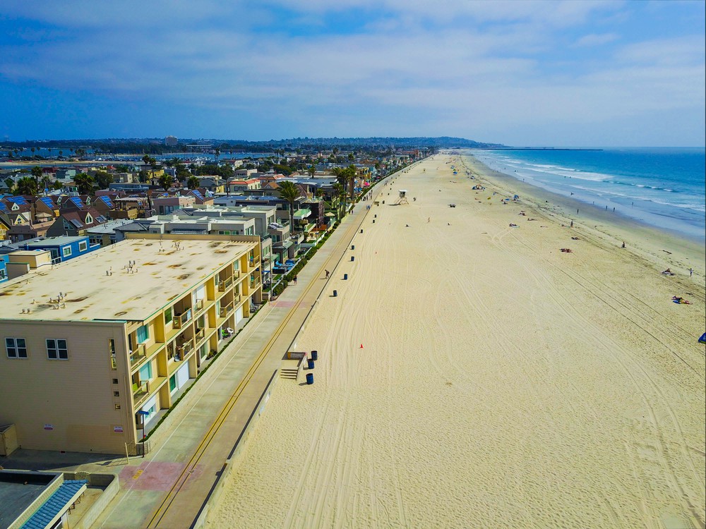 Virtual tour photo 12 of 28 for 3755 Ocean Front Walk