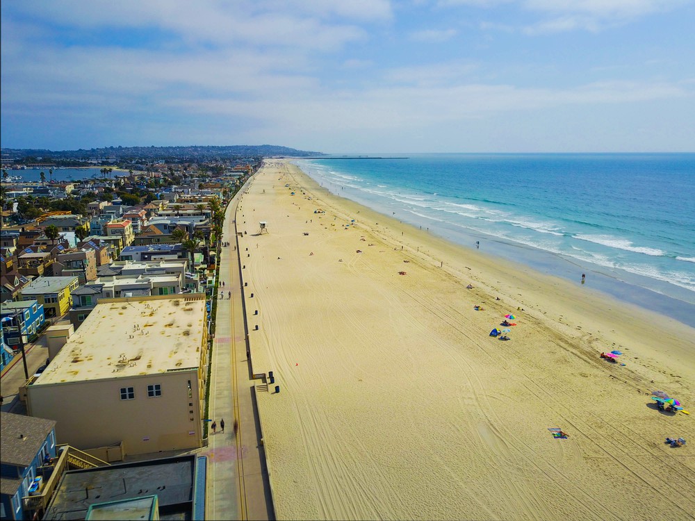 Virtual tour photo 13 of 28 for 3755 Ocean Front Walk