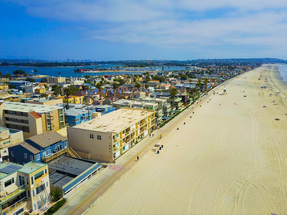 Virtual tour photo 14 of 28 for 3755 Ocean Front Walk