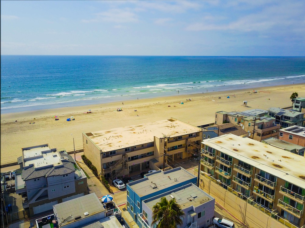 Virtual tour photo 16 of 28 for 3755 Ocean Front Walk