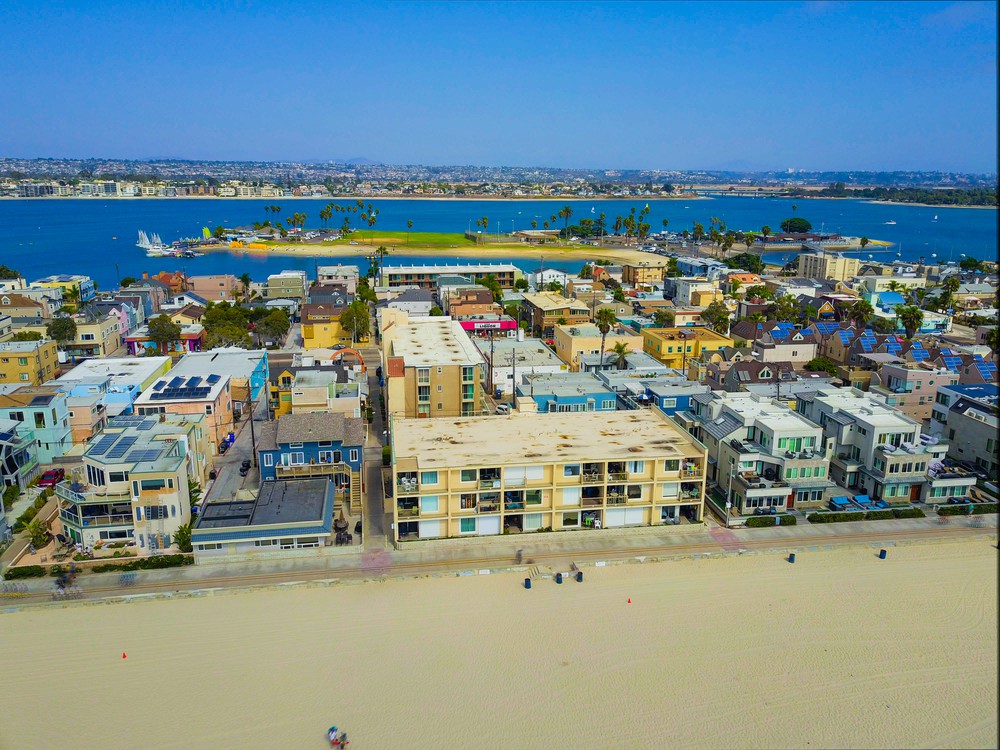 Virtual tour photo 21 of 28 for 3755 Ocean Front Walk