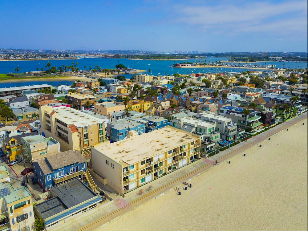 Virtual tour photo 22 of 28 for 3755 Ocean Front Walk