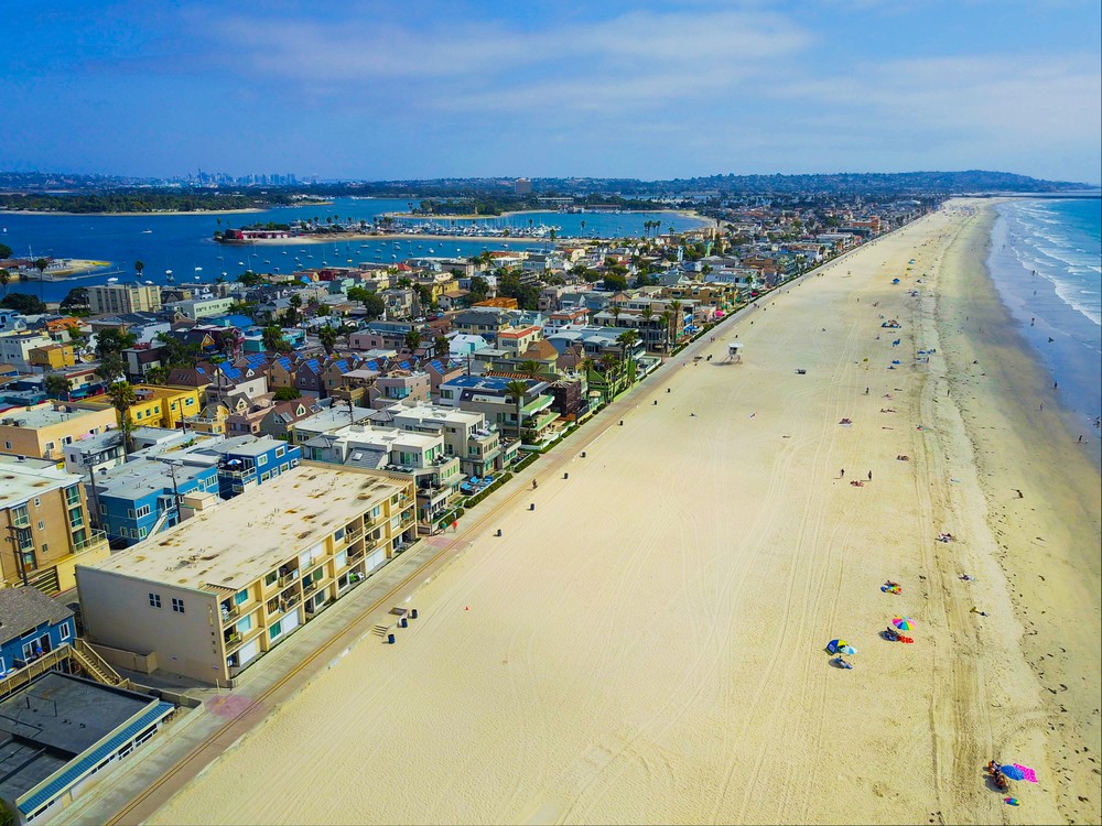 Virtual tour photo 23 of 28 for 3755 Ocean Front Walk