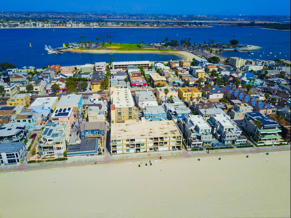 Virtual tour photo 27 of 28 for 3755 Ocean Front Walk