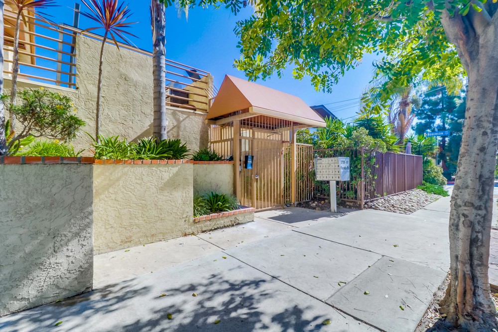Virtual tour photo 3 of 27 for 3759 Florida St