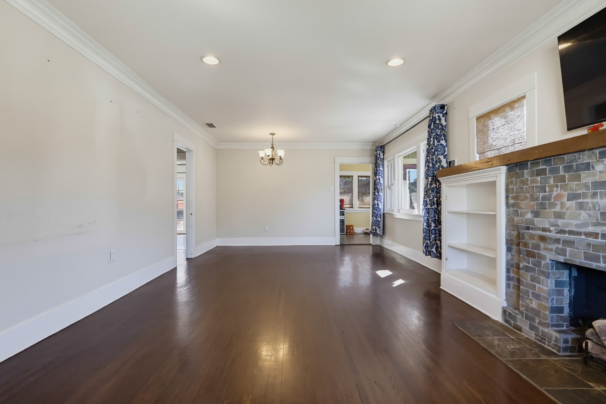 Virtual tour photo 6 of 43 for 376 Orizaba Ave