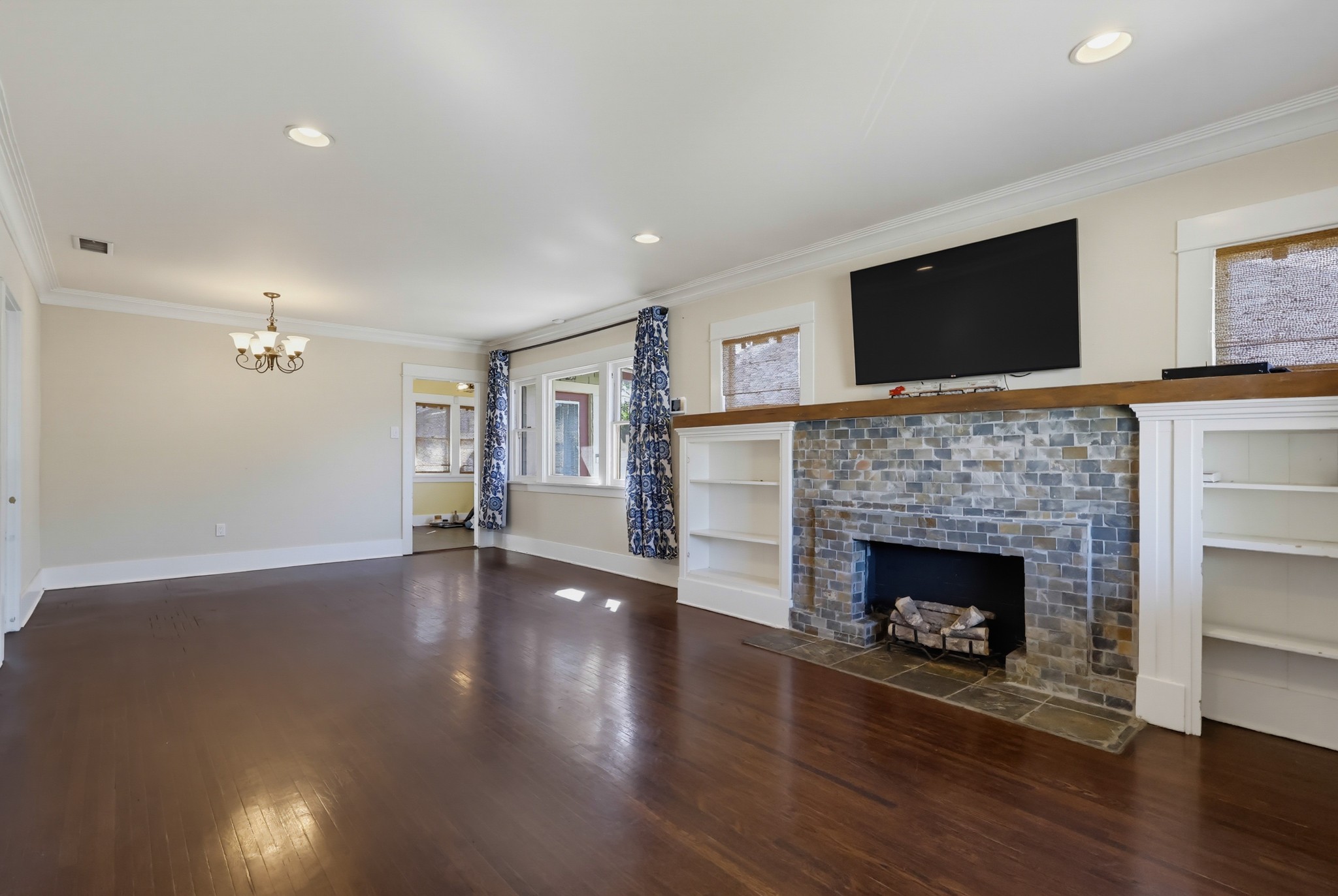Virtual tour photo 8 of 43 for 376 Orizaba Ave