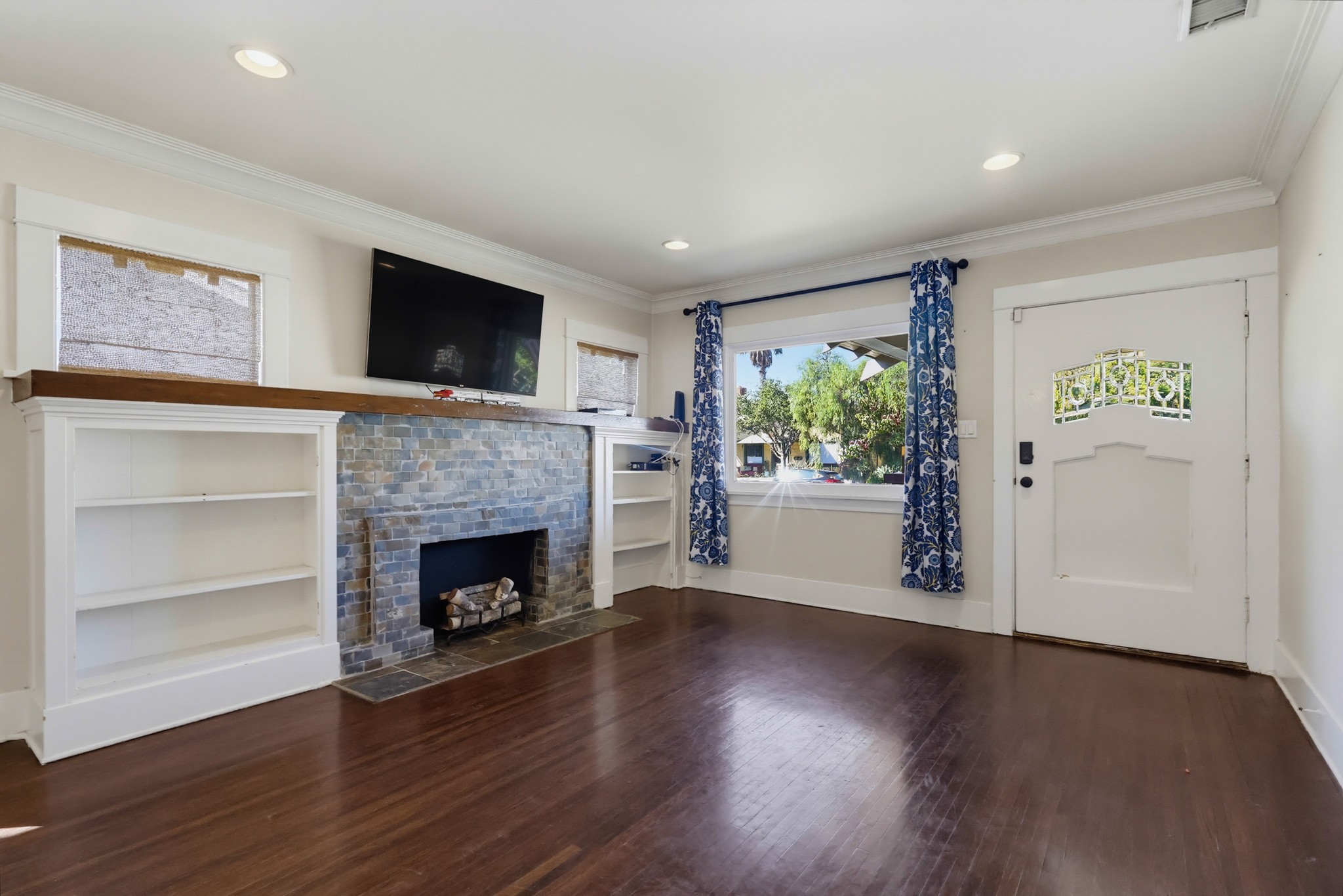 Virtual tour photo 9 of 43 for 376 Orizaba Ave