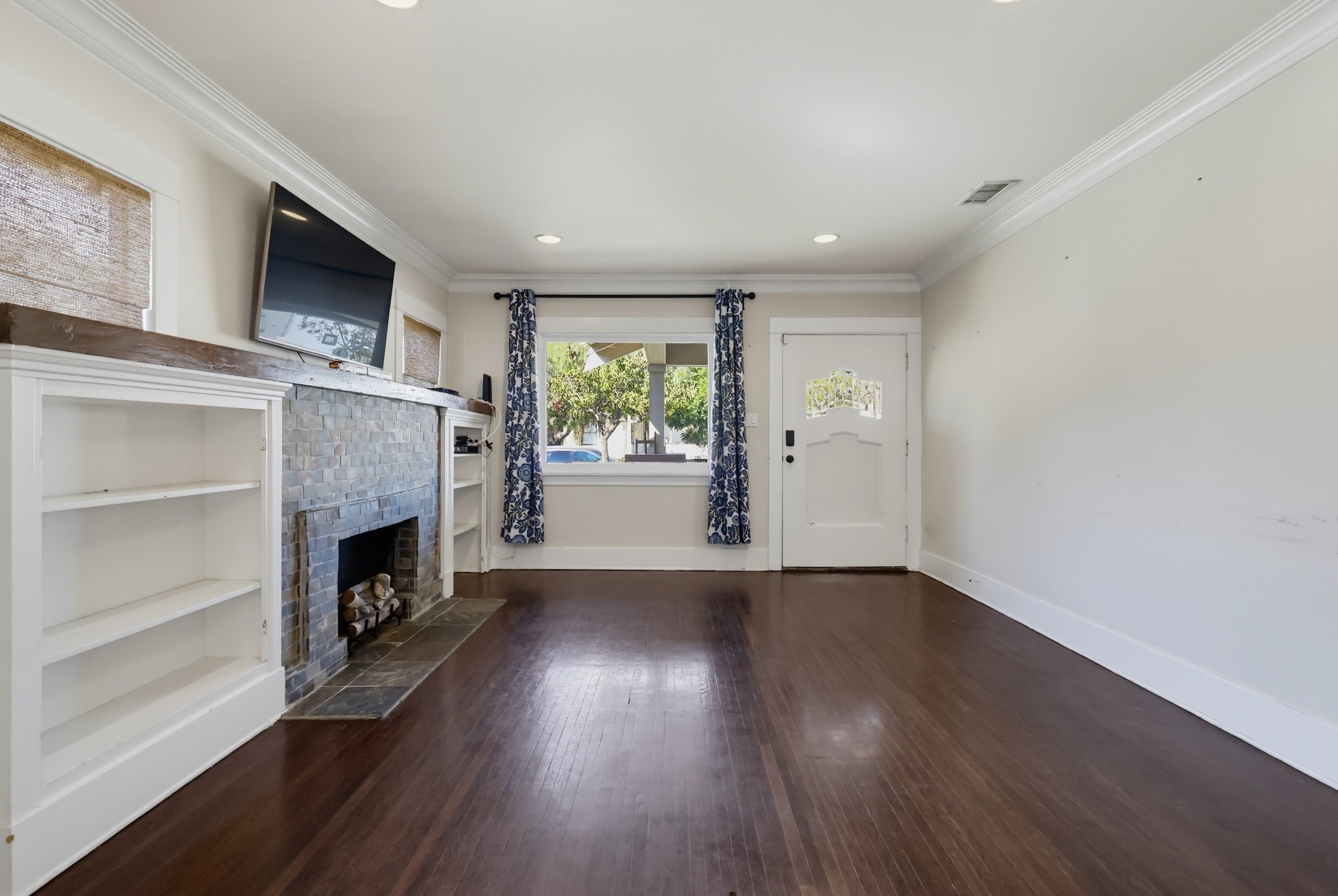 Virtual tour photo 10 of 43 for 376 Orizaba Ave