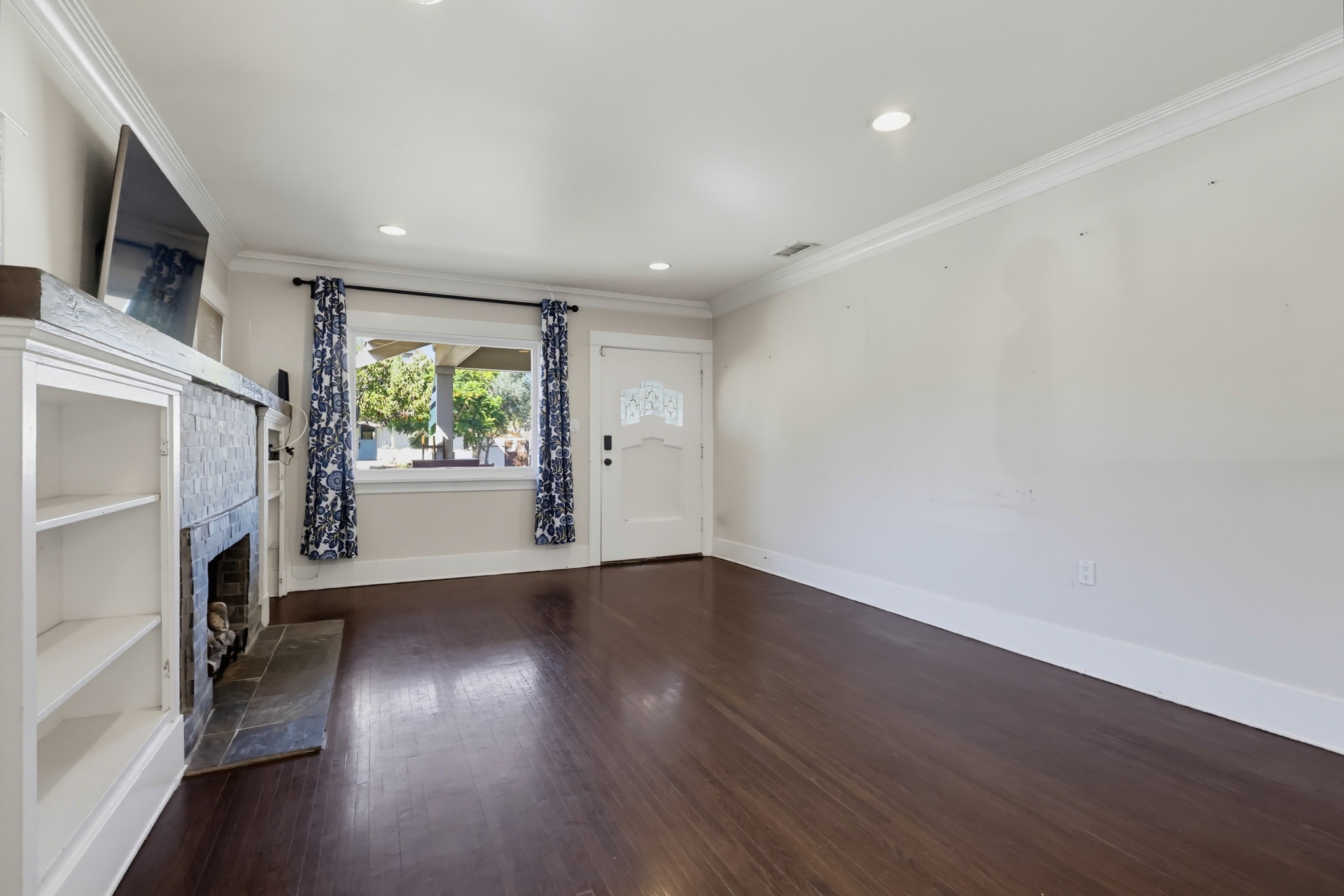 Virtual tour photo 11 of 43 for 376 Orizaba Ave
