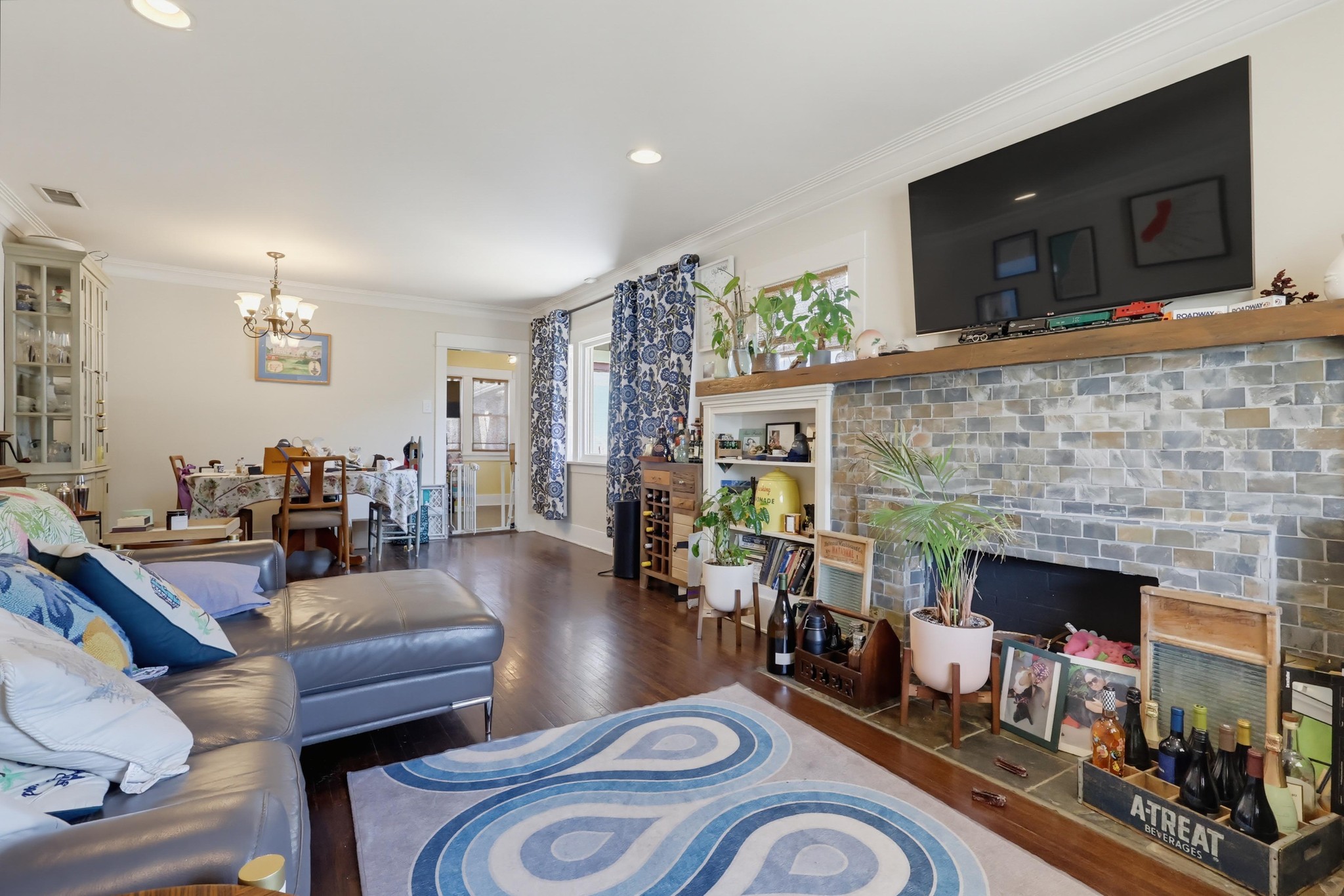 Virtual tour photo 7 of 57 for 376 Orizaba Ave
