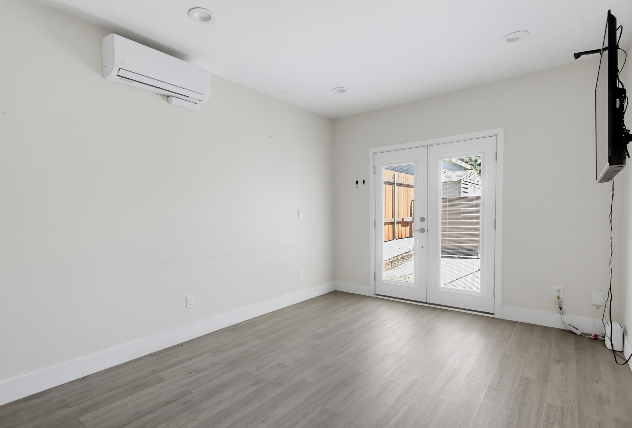 Virtual tour photo 15 of 57 for 3764 Louisiana St