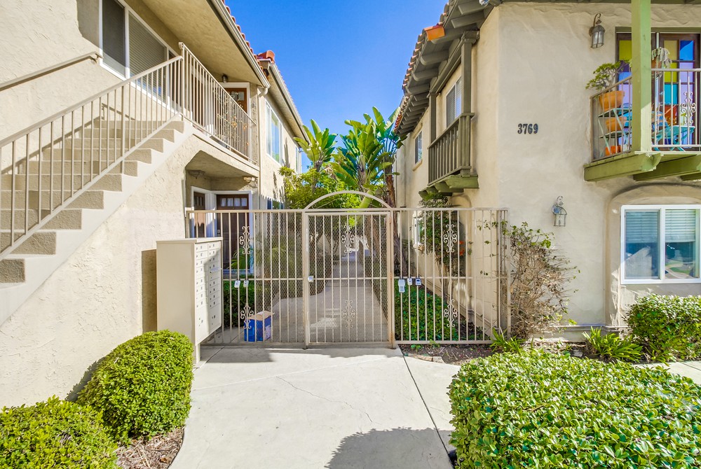 Virtual tour photo 4 of 43 for 3769 Wilson Ave