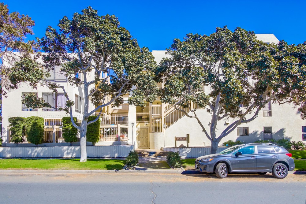 Virtual tour photo 1 of 31 for 3770 Crown Point Dr UNIT 206