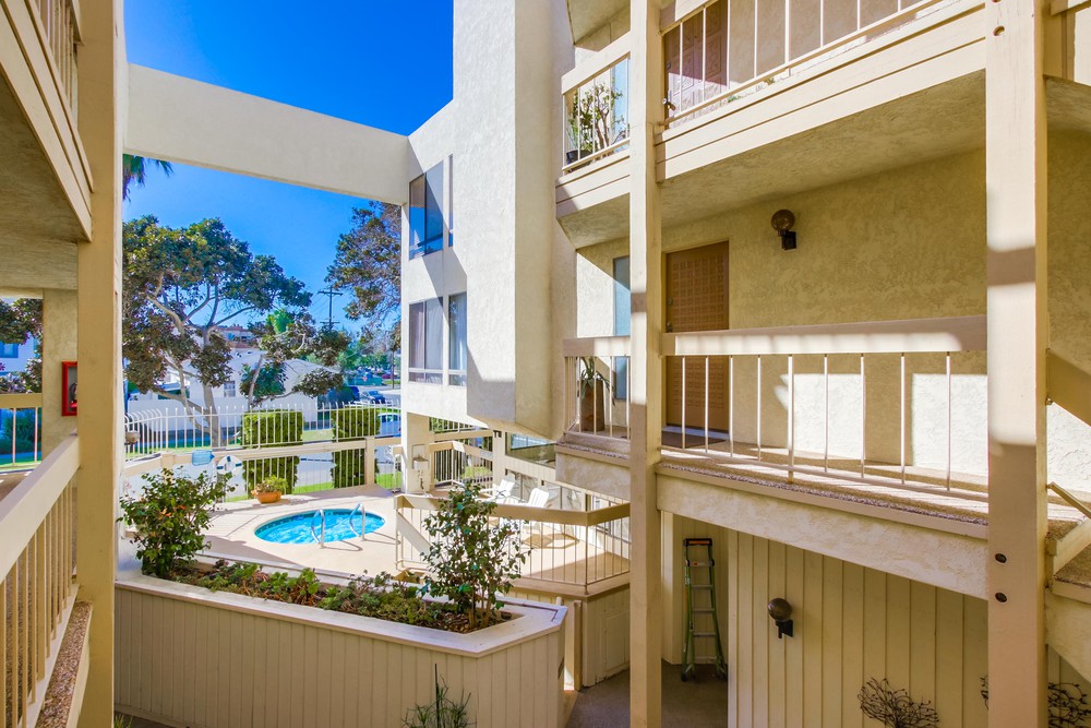 Virtual tour photo 5 of 31 for 3770 Crown Point Dr UNIT 206