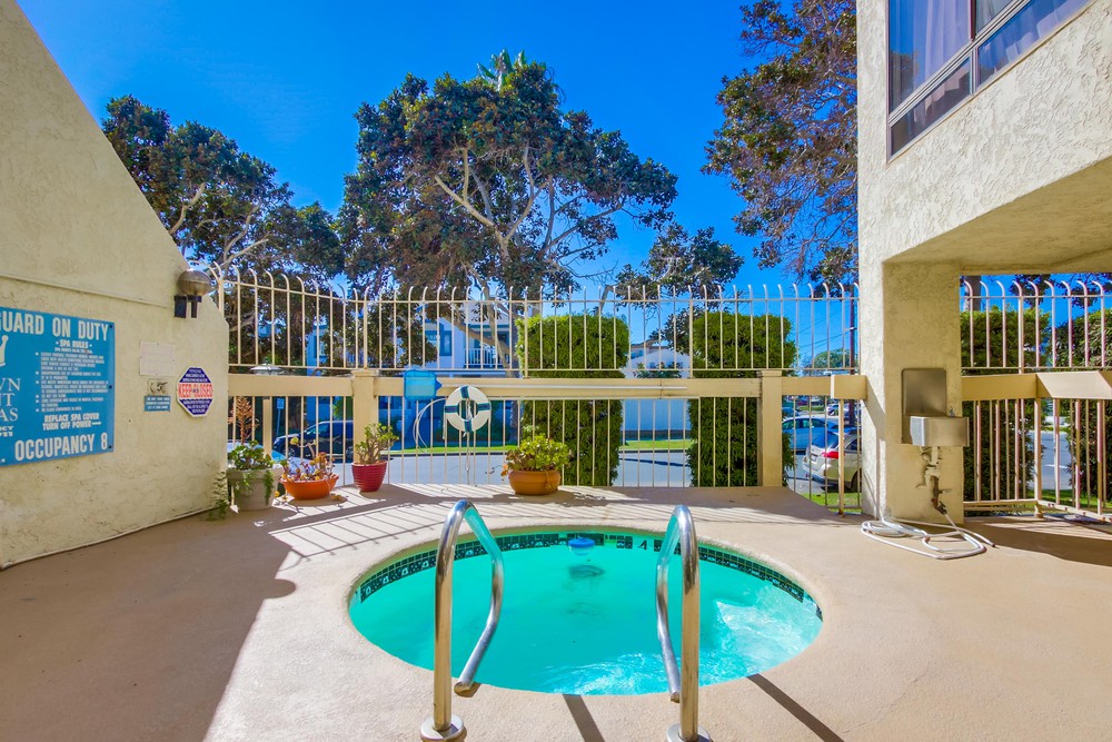 Virtual tour photo 29 of 31 for 3770 Crown Point Dr UNIT 206