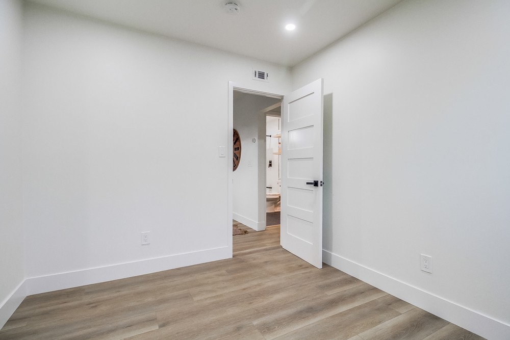 Virtual tour photo 40 of 73 for 3777 Hatton St
