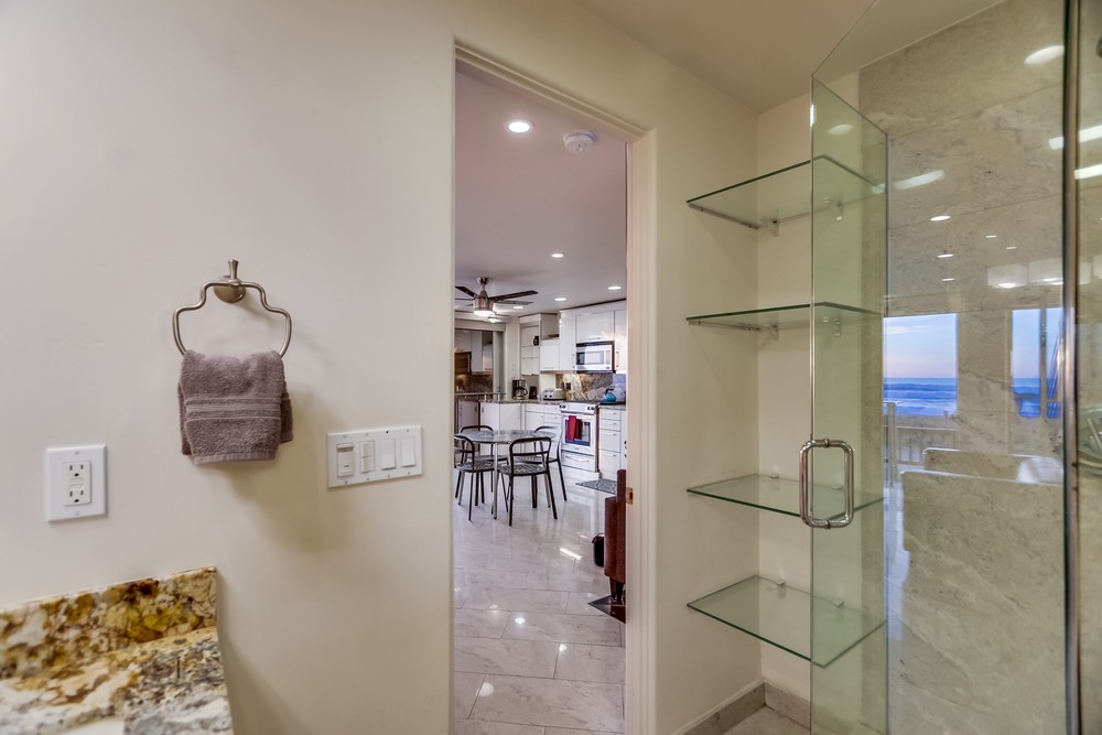 Virtual tour photo 11 of 78 for 3785 Ocean Front Walk #3