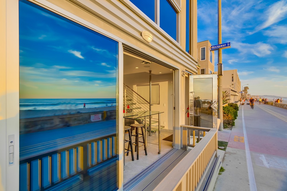Virtual tour photo 13 of 78 for 3785 Ocean Front Walk #3