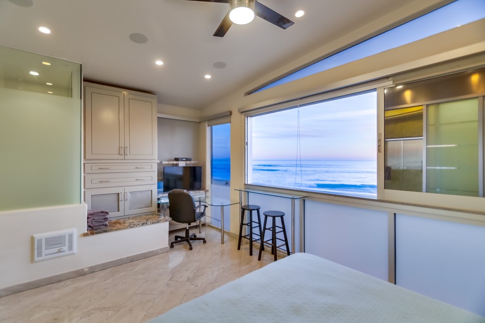 Virtual tour photo 18 of 78 for 3785 Ocean Front Walk #3