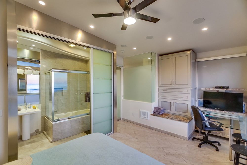 Virtual tour photo 20 of 78 for 3785 Ocean Front Walk #3