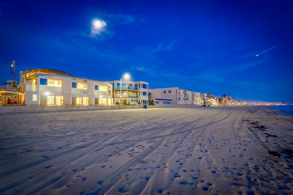 Virtual tour photo 32 of 78 for 3785 Ocean Front Walk #3