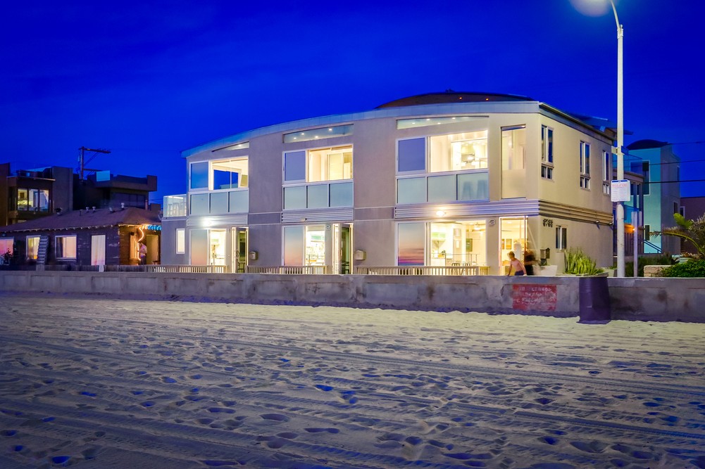 Virtual tour photo 35 of 78 for 3785 Ocean Front Walk #3
