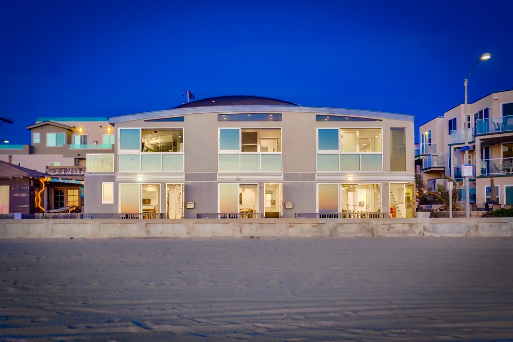 Virtual tour photo 36 of 78 for 3785 Ocean Front Walk #3