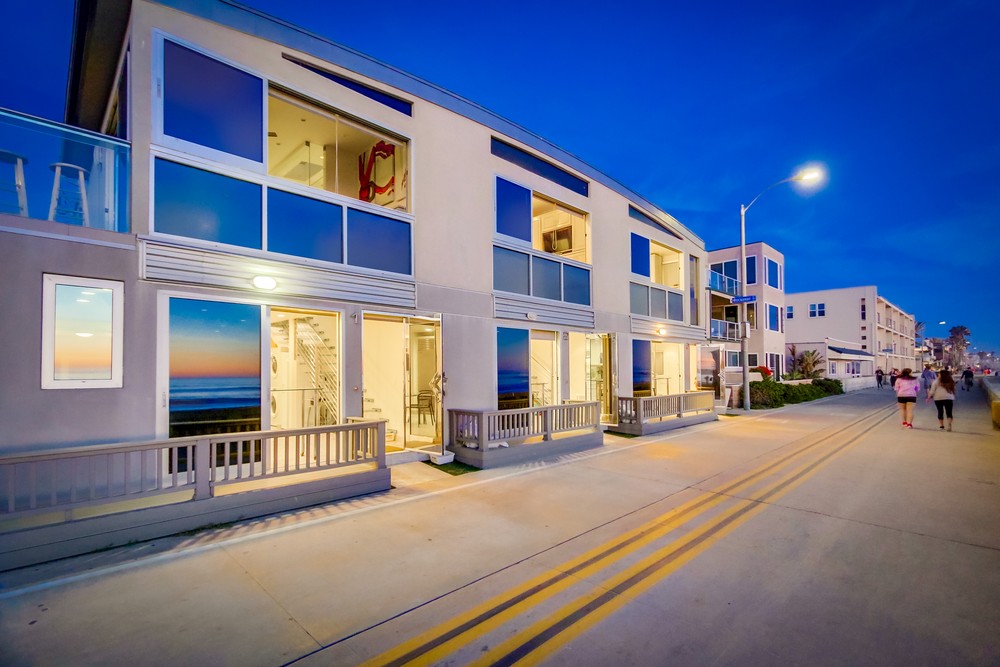 Virtual tour photo 42 of 78 for 3785 Ocean Front Walk #3