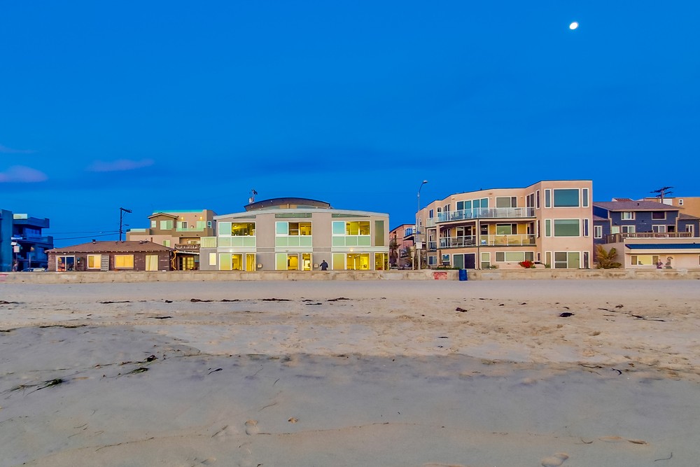 Virtual tour photo 67 of 78 for 3785 Ocean Front Walk #3
