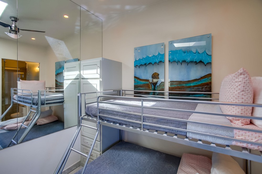 Virtual tour photo 75 of 78 for 3785 Ocean Front Walk #3