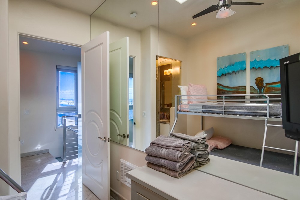 Virtual tour photo 78 of 78 for 3785 Ocean Front Walk #3