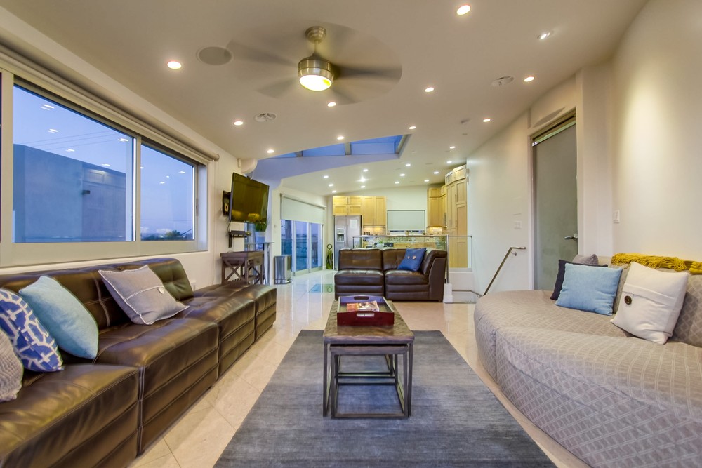 Virtual tour photo 15 of 48 for 3786 Strandway #2