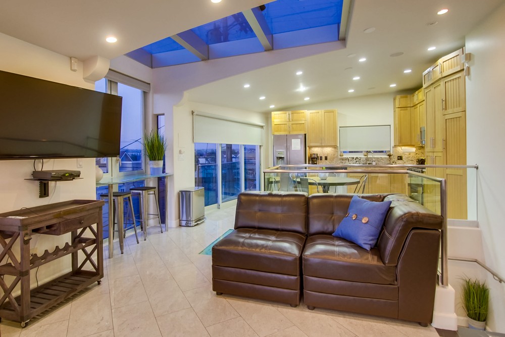Virtual tour photo 16 of 48 for 3786 Strandway #2