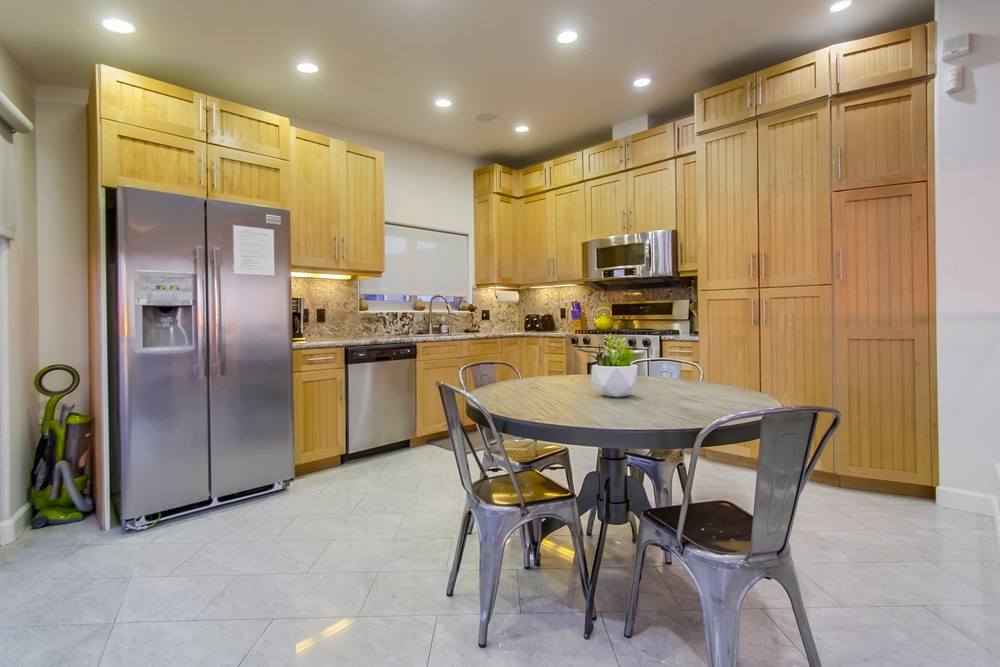 Virtual tour photo 18 of 48 for 3786 Strandway #2