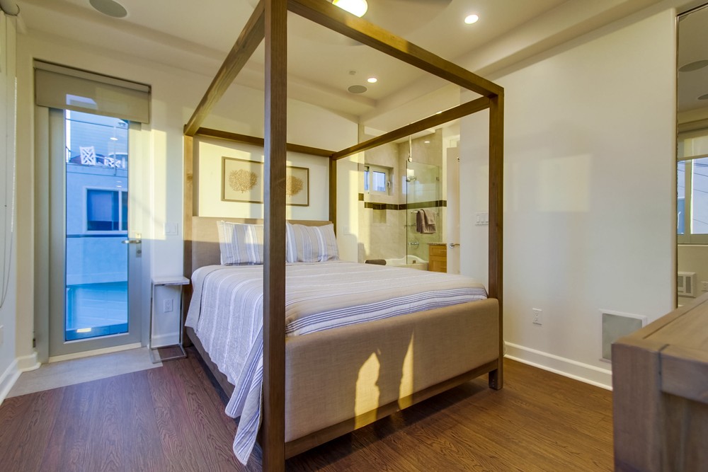 Virtual tour photo 30 of 48 for 3786 Strandway #2