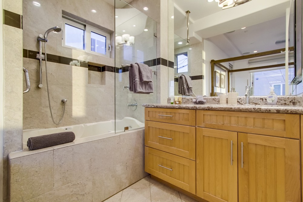 Virtual tour photo 33 of 48 for 3786 Strandway #2