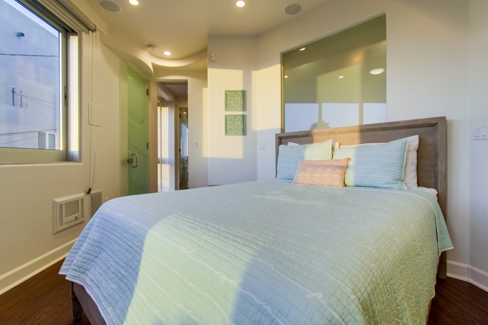 Virtual tour photo 37 of 48 for 3786 Strandway #2