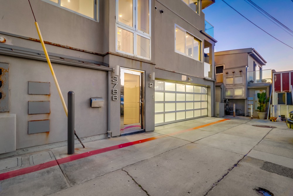 Virtual tour photo 7 of 81 for 3786 Strandway #2
