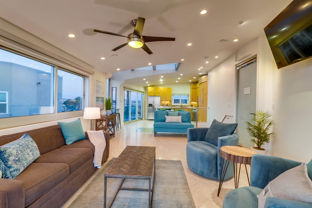 Virtual tour photo 18 of 81 for 3786 Strandway #2