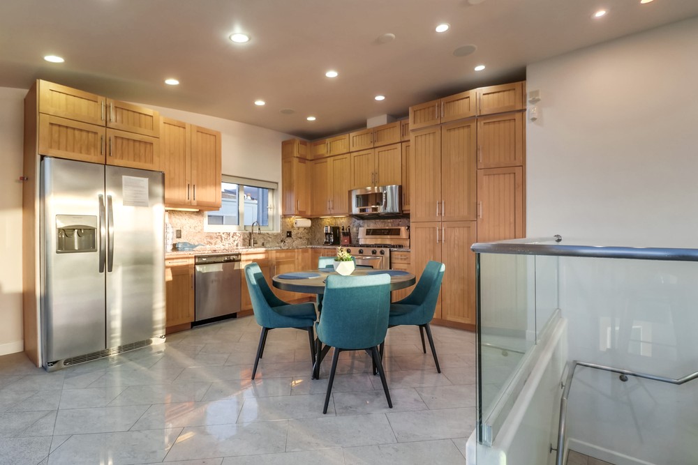 Virtual tour photo 21 of 81 for 3786 Strandway #2