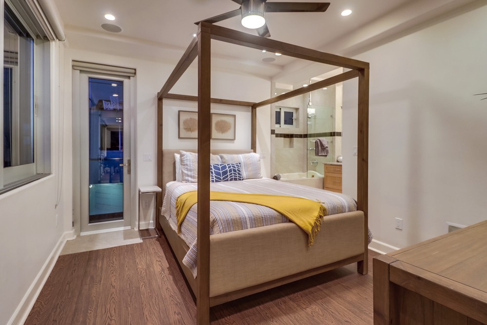 Virtual tour photo 61 of 81 for 3786 Strandway #2