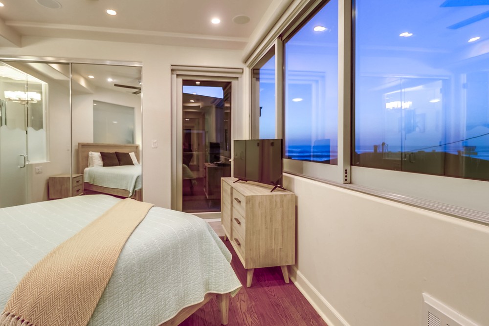 Virtual tour photo 67 of 81 for 3786 Strandway #2