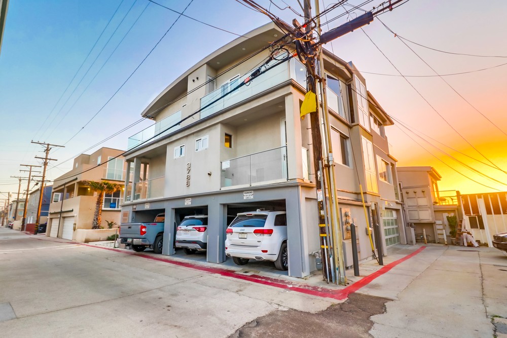 Virtual tour photo 76 of 81 for 3786 Strandway #2