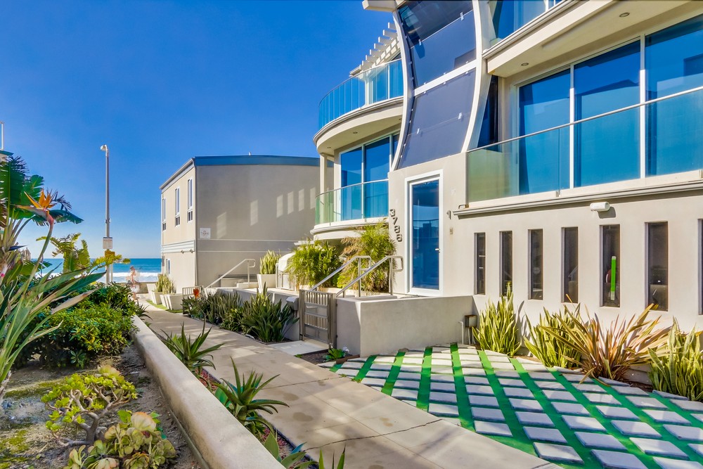 Virtual tour photo 1 of 61 for 3786 Strandway #2