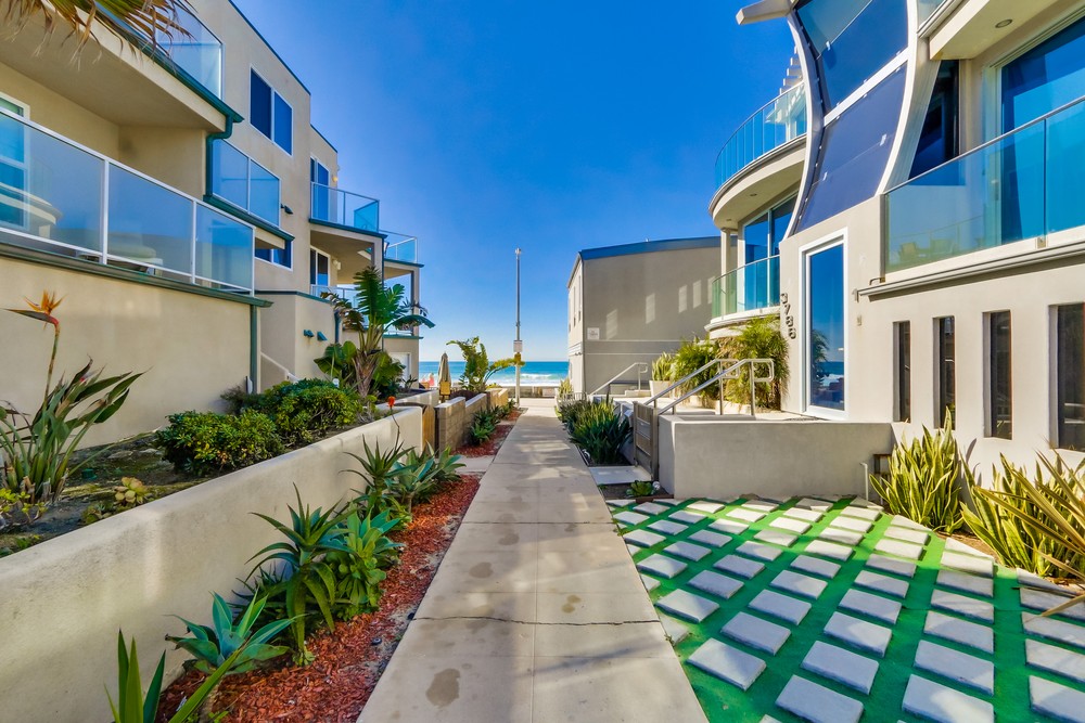 Virtual tour photo 3 of 61 for 3786 Strandway #2
