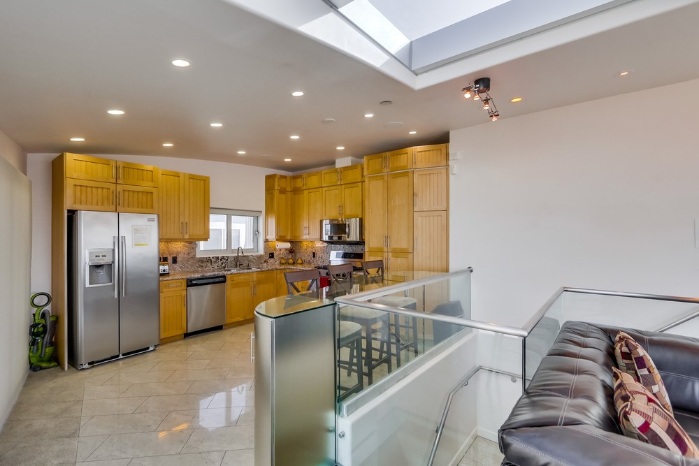 Virtual tour photo 10 of 61 for 3786 Strandway #2