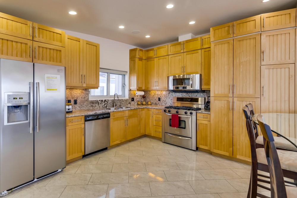 Virtual tour photo 11 of 61 for 3786 Strandway #2